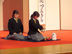 11月４日(火)本校光風館講堂において伝統文化学習発表会を開催しました。