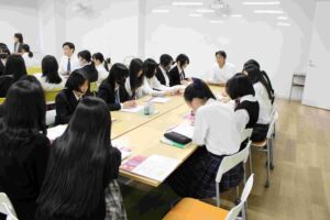 「高校2年生対象職業分野別説明会」実施
