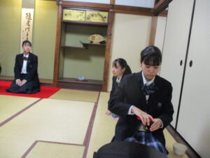 校長の目(高総文茶道部会)