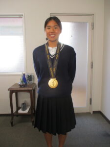 校長の目(報告に来てくれました)