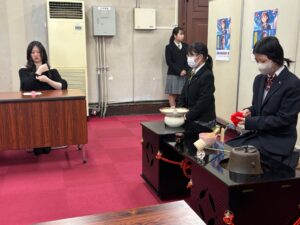 校長の目（観桜祭 お茶席）