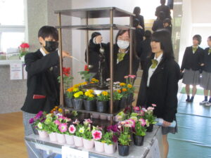 校長の目（学園花まつり④）